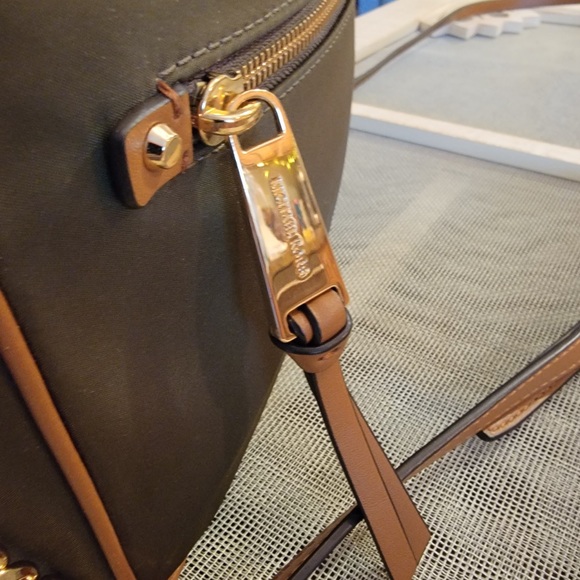 Michael Kors crossbody - Picture 7 of 10